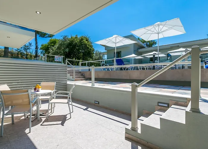 The Elegant 酒店 *