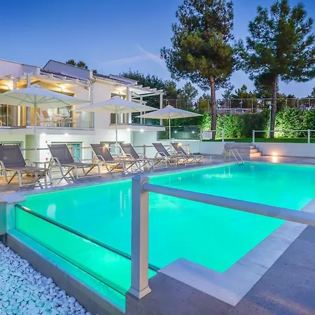 The Elegant ホテル *