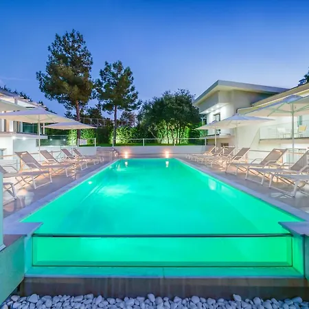 ホテル The Elegant