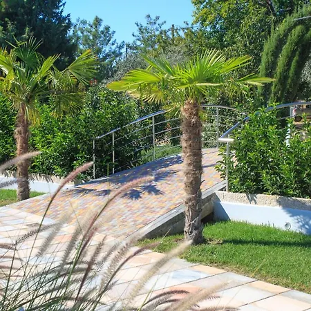 ホテル The Elegant