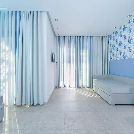 The Elegant Hotel *